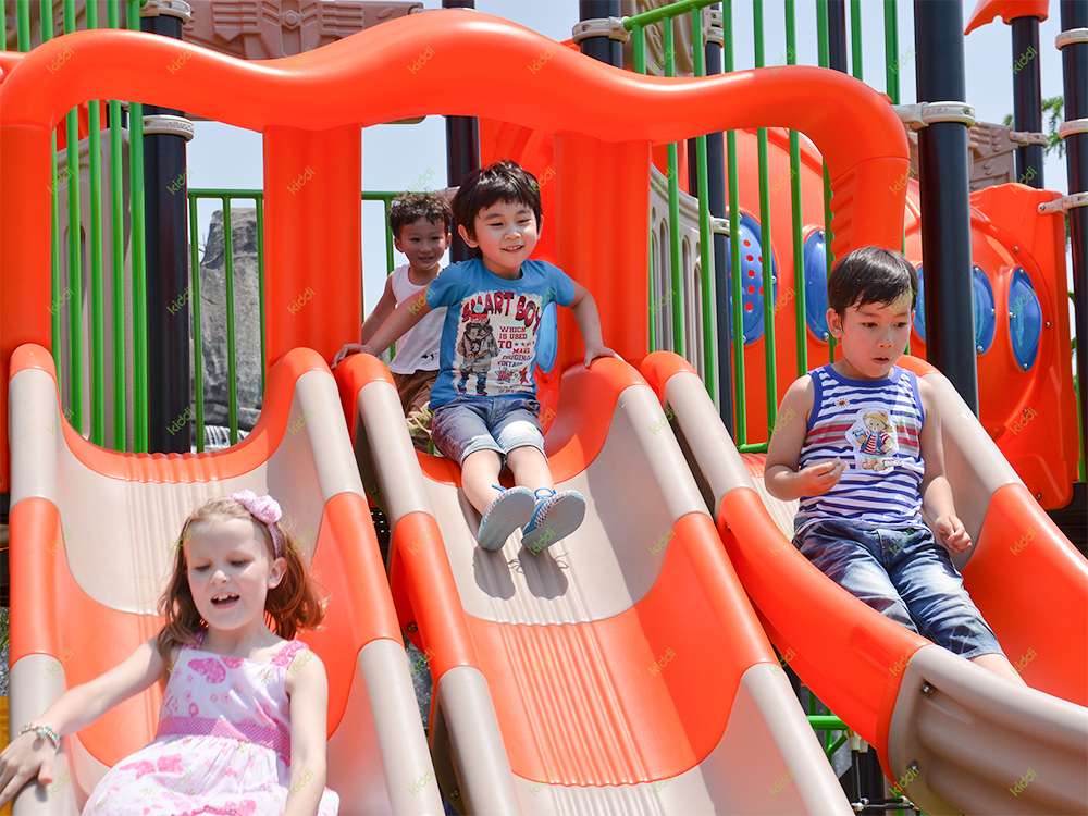 Пластиковая направляющая из алюминиевой ротационной формы